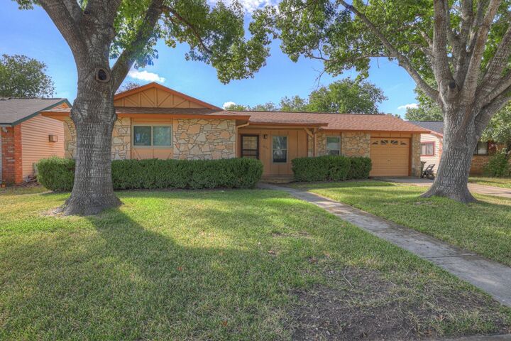 Property Photo:  1004 Gettysburg Drive  TX 78154 