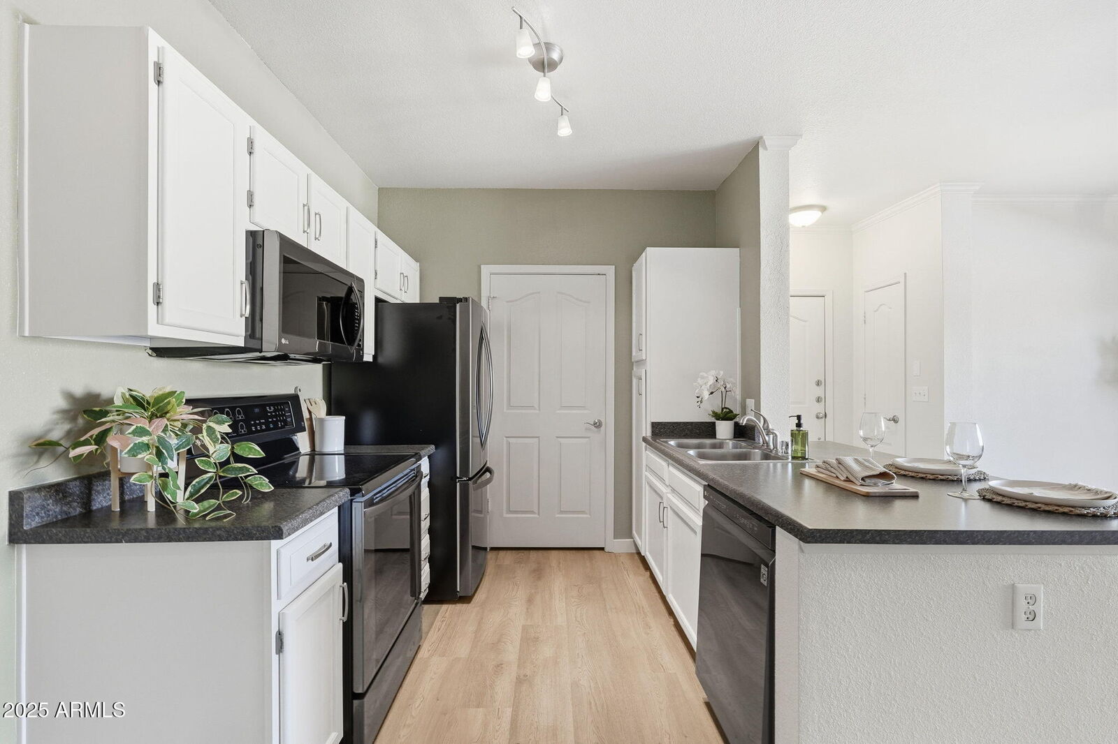 Property Photo: 16013 S Desert Foothills Parkway 2055 AZ 85048