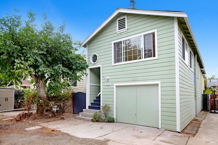 Property Photo: 18070 Myrtle Avenue CA 95476
