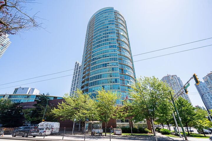 Property Photo: 6088 Willingdon Avenue 1702 BC V5H 4V2