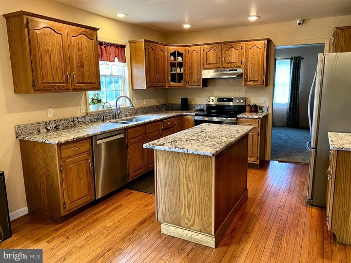 Property Photo:  5788 Glen Oaks Drive  PA 17555 