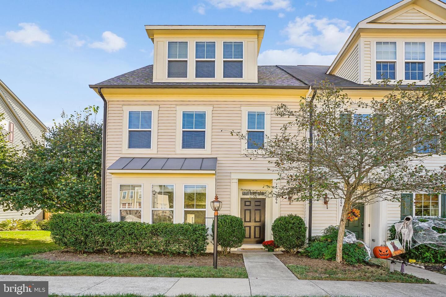 Property Photo: 9096 Ribbon Falls Loop VA 20136