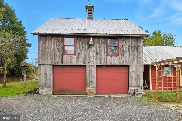 Property Photo:  200 Old State Road  PA 17324 