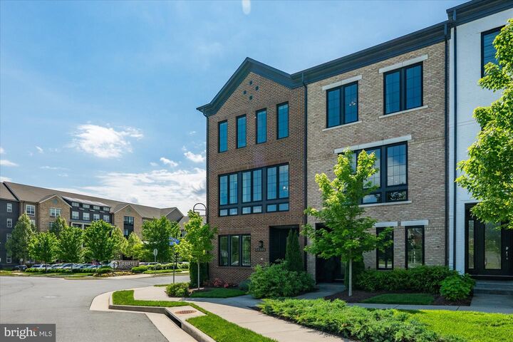 Property Photo:  20305 Savin Hill Drive  VA 20147