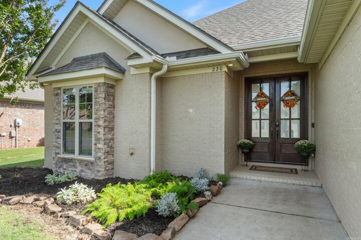Property Photo:  220 Chapel Creek Drive  AR 72034 