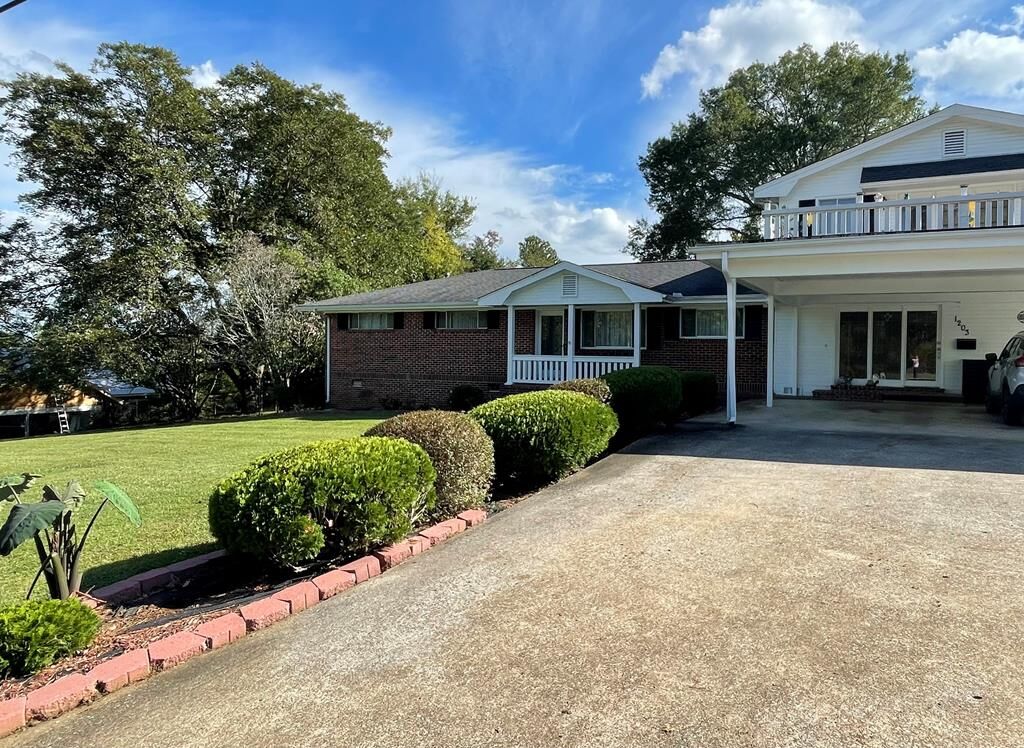 Property Photo: 1203 Vernon Avenue GA 30720