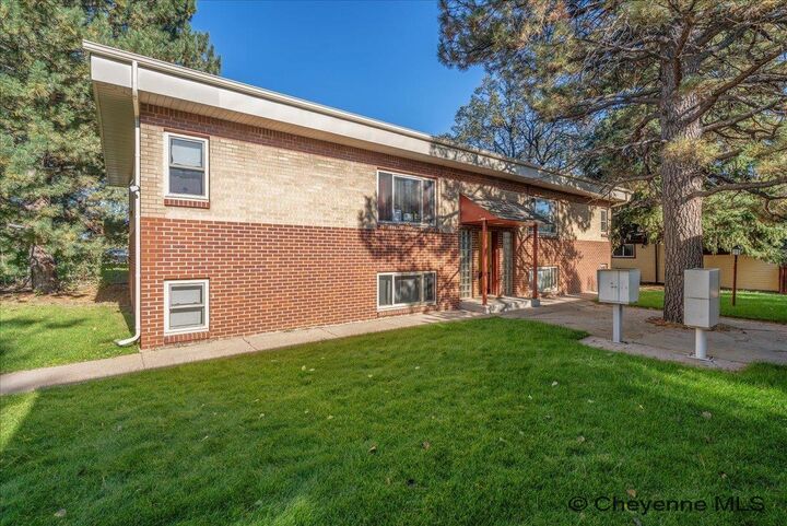 Property Photo: 811 E 17th St WY 82001