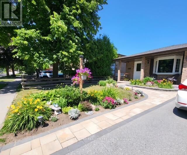 Property Photo:  895 Exeter Street  ON L1G 6R9 