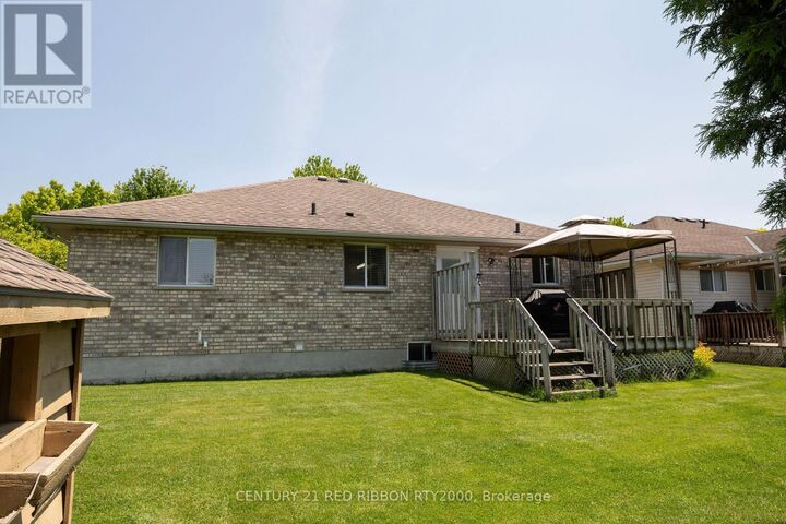 Property Photo:  482 Riverview Drive  ON N7G 4B3 