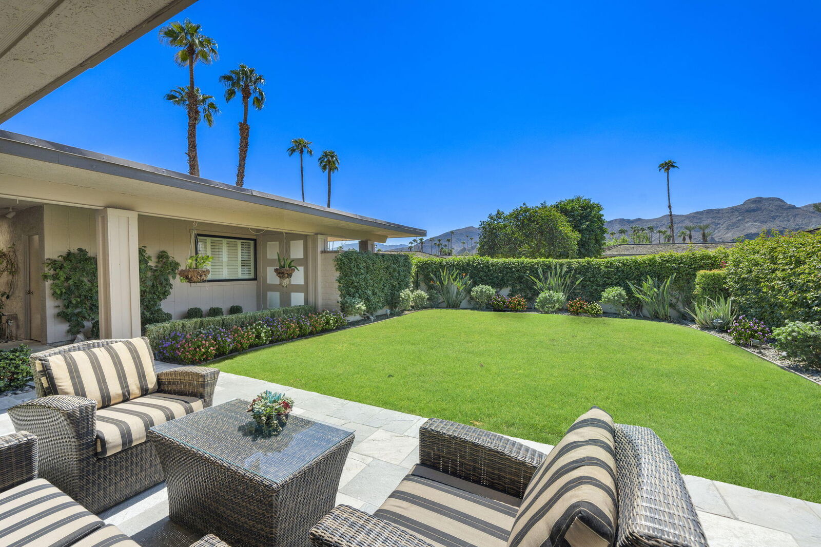 Property Photo:  6 Oxford Court  CA 92270 