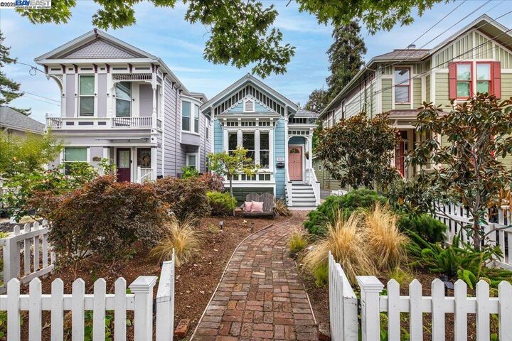 Property Photo:  2051 Alameda Avenue  CA 94501 