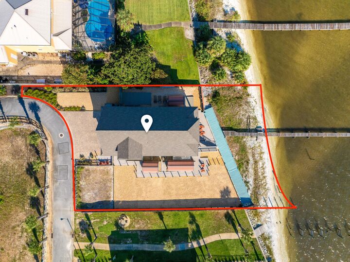 Property Photo:  8944 Windgate Circle  FL 32566 