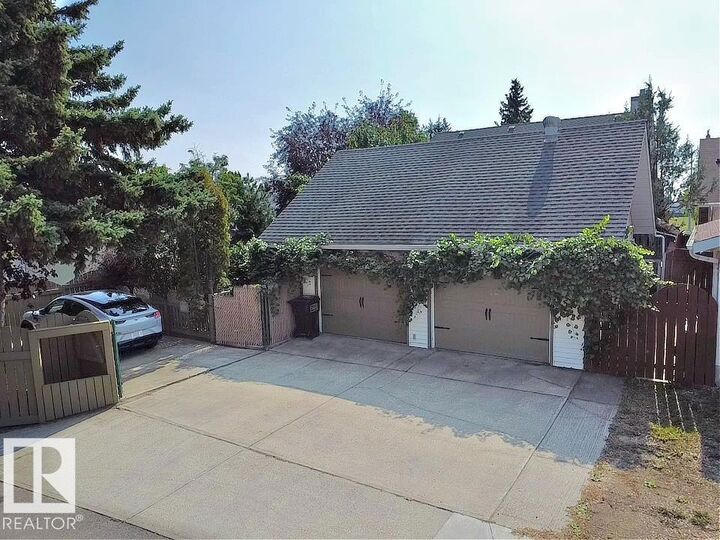 Property Photo:  18516 97A Avenue NW  AB T5T 3J4 