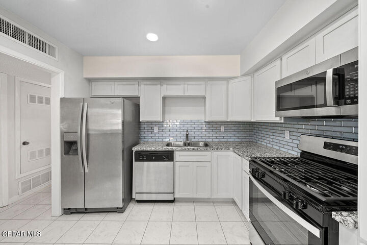 Property Photo:  808 Del Mar Drive  TX 79932 