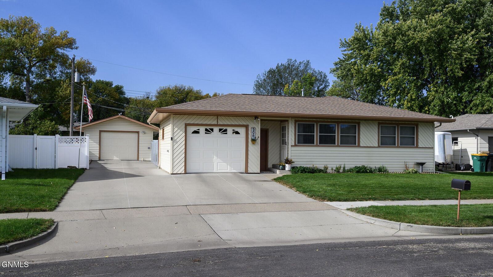 Property Photo:  506 Garden Drive  ND 58504 