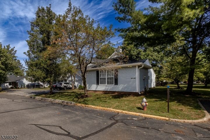 Property Photo:  412 Hawkshead Way  NJ 08873 