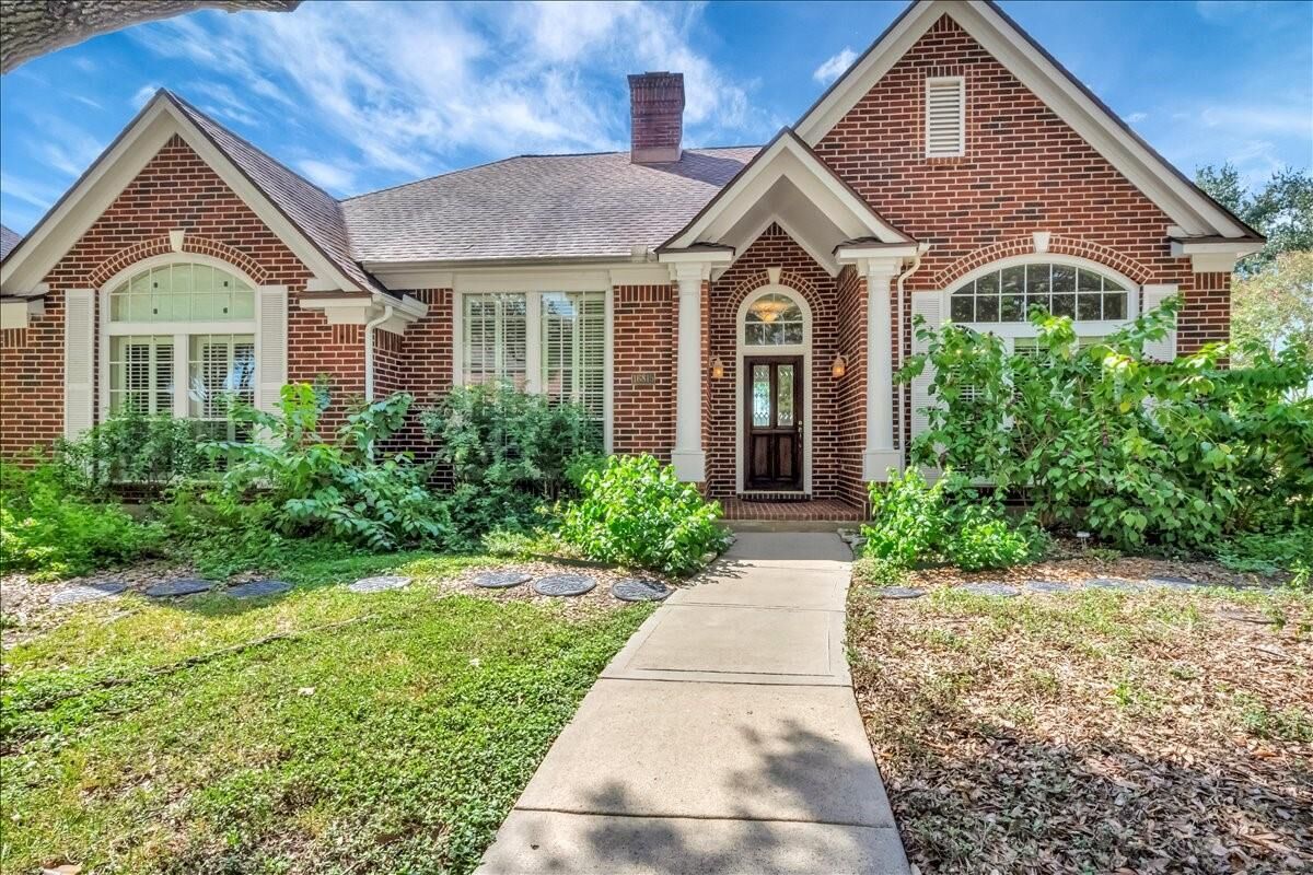 Property Photo: 16815 Middle Forest Drive TX 77059