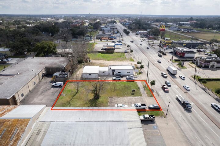 Property Photo: 2107 N Main Street TX 77581