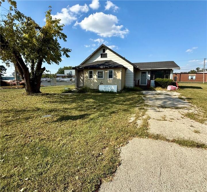 Property Photo: 1205 Vermont Street KS 66024