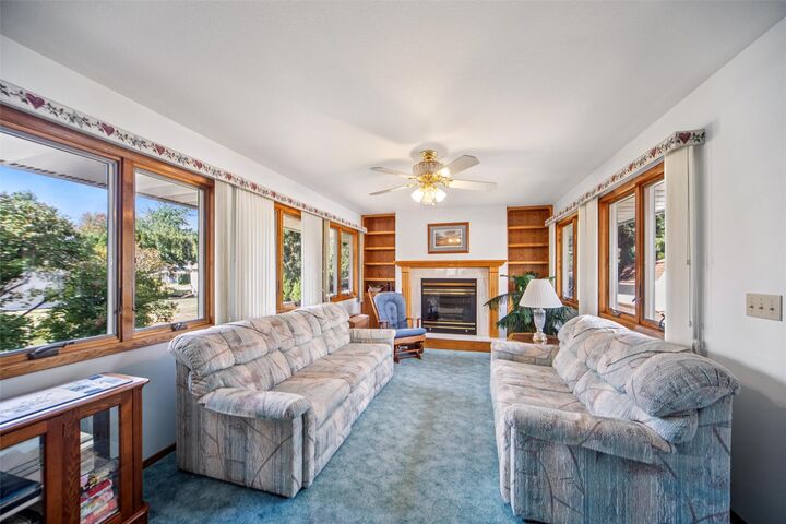 Property Photo:  1306 E Girard Avenue  IA 50125 