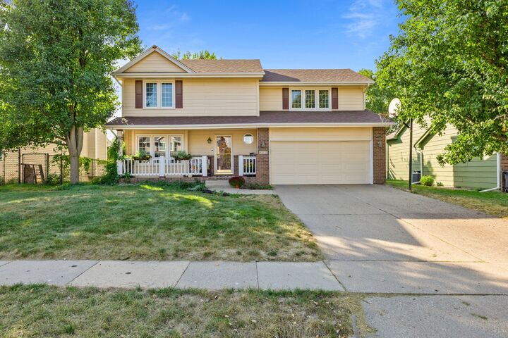 4520 49th Place  Des Moines IA 50310 photo