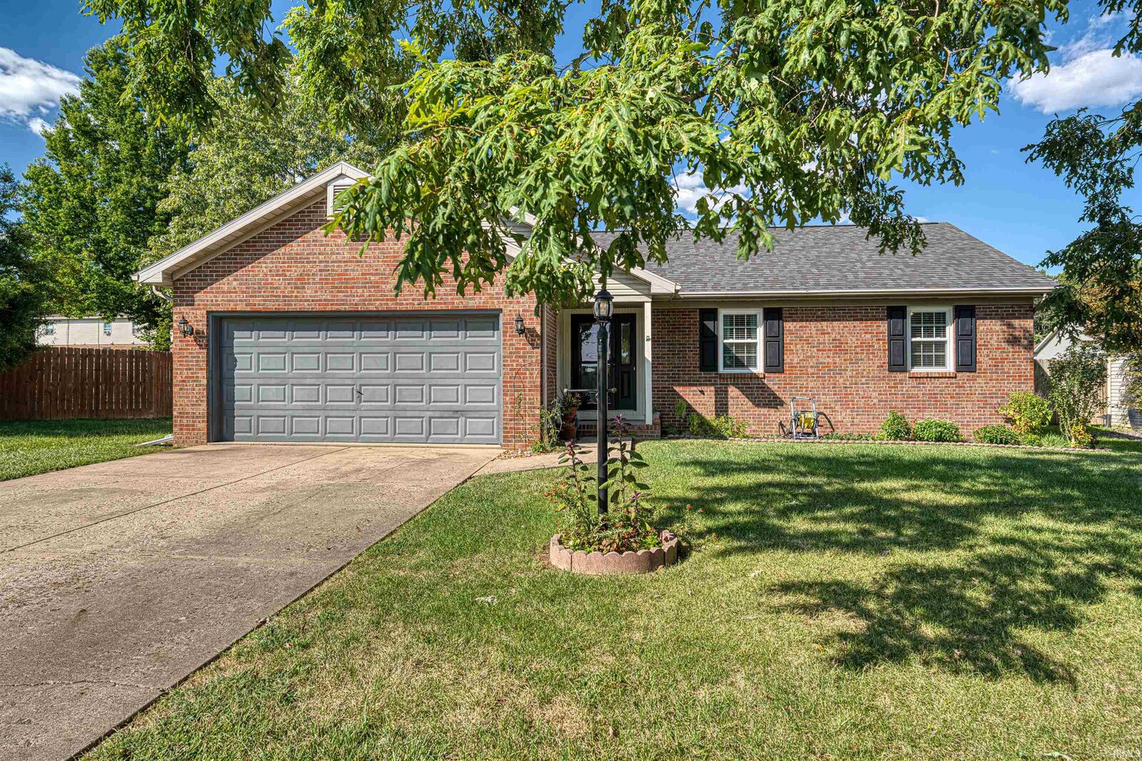 Property Photo:  4717 White Oak Court  IN 47712 