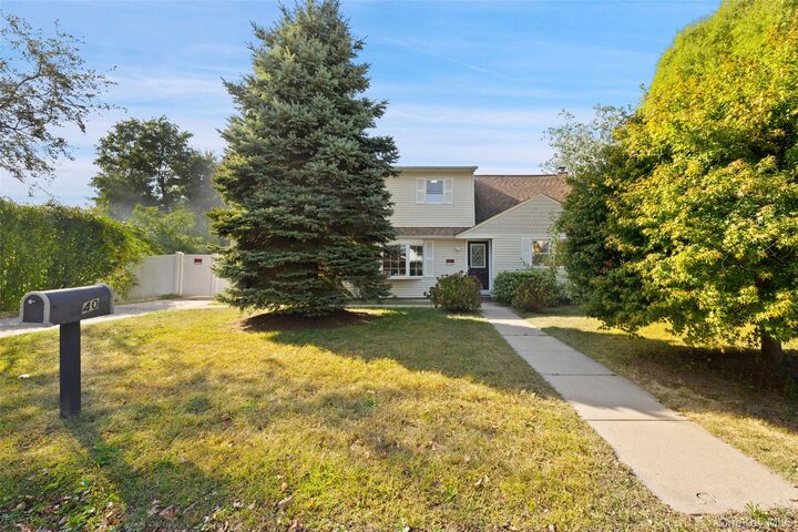 40 Duke Street  Deer Park NY 11729 photo