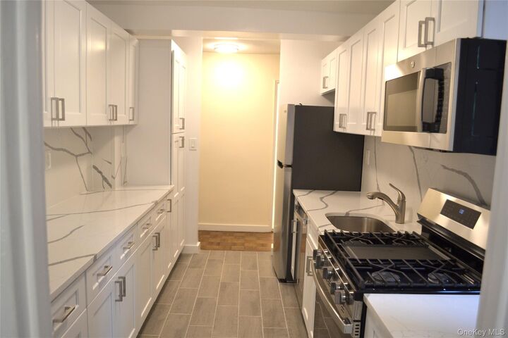 Property Photo:  632 Warburton Avenue 3M  NY 10701 