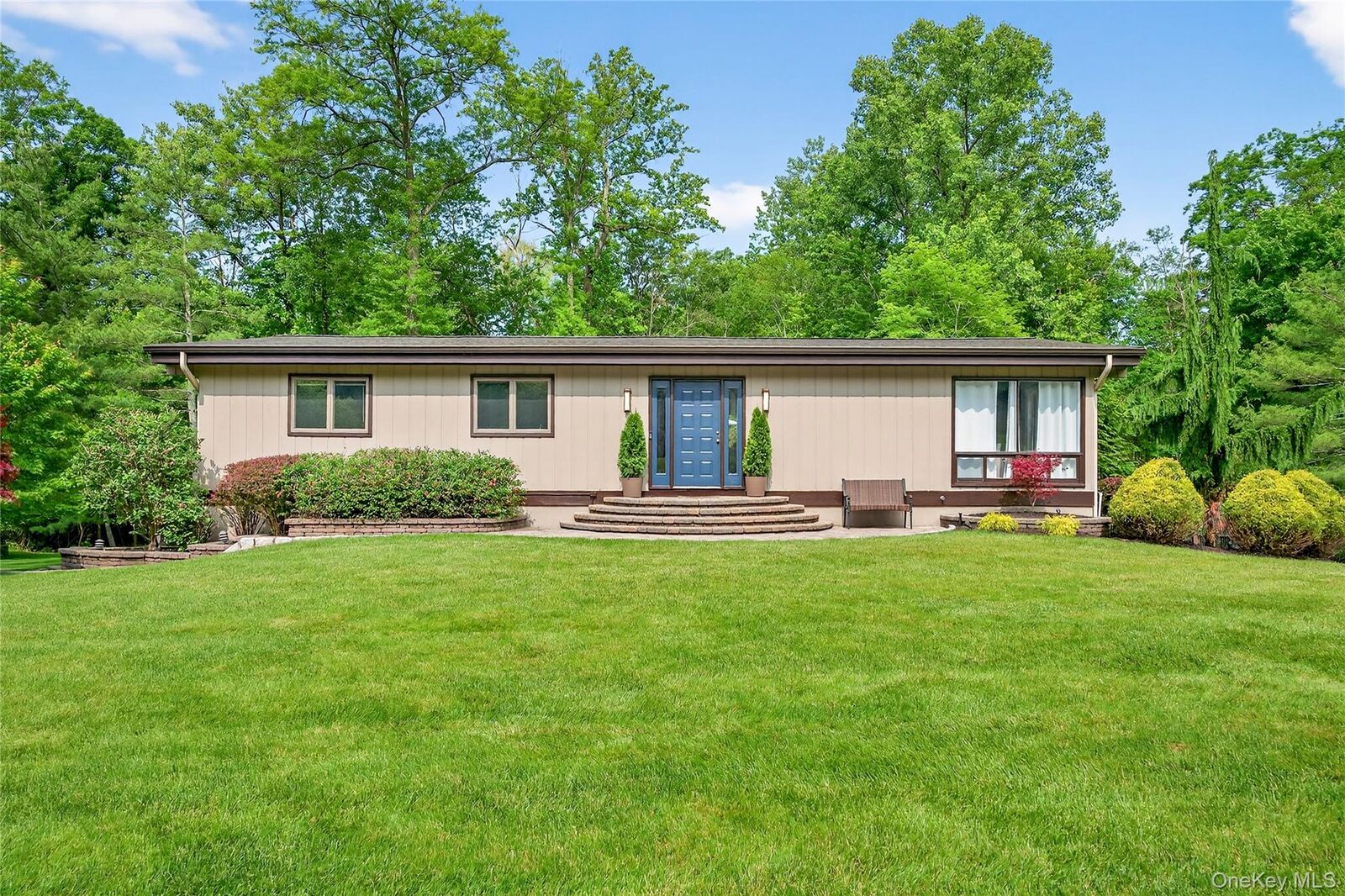 Property Photo:  103 Robin Hood Lane  NY 10994 