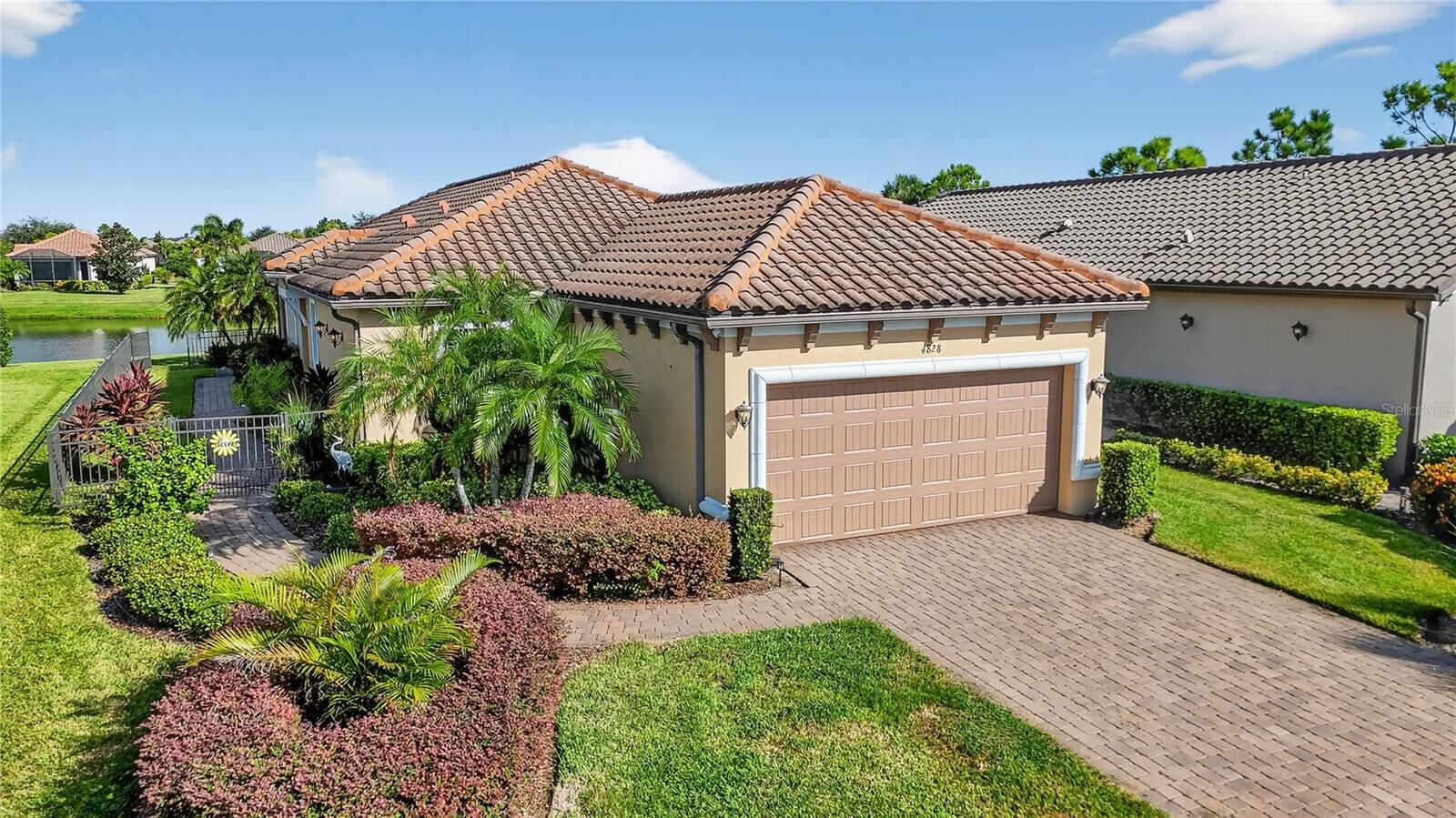 Property Photo: 4828 Heinman Cove FL 34221