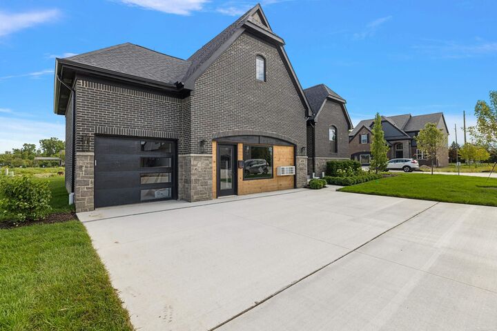 Property Photo:  42512 Saddle Lane  MI 48314 