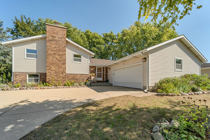 1041 Bluebird Ln  Union Grove WI 53182 photo