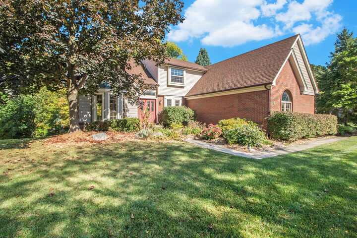 Property Photo: 312 Dorchester Way MI 48381