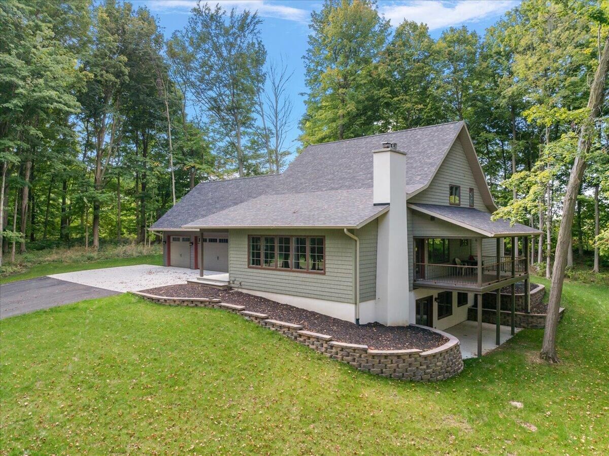 Property Photo: 8806 Lakewood Trail MI 49102