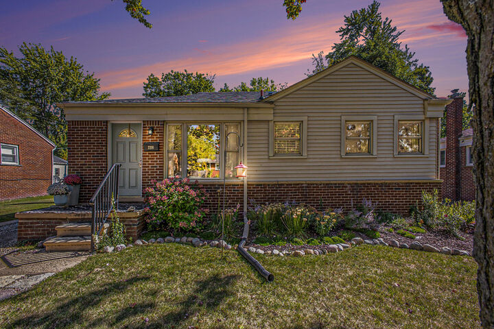 Property Photo: 2316 Barstow Road MI 48906