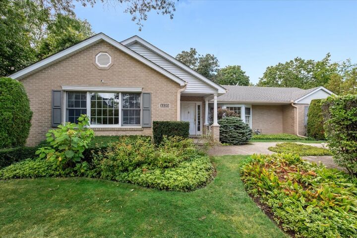 Property Photo: 1125 Golfview Road IL 60025