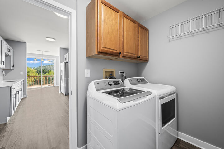 Property Photo:  231 Grandview Court  IL 60102 