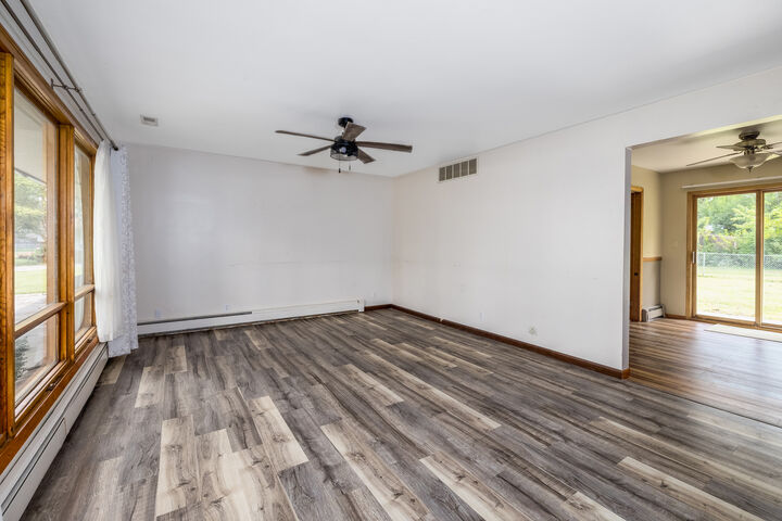 Property Photo:  104 Central Court  IL 60970 