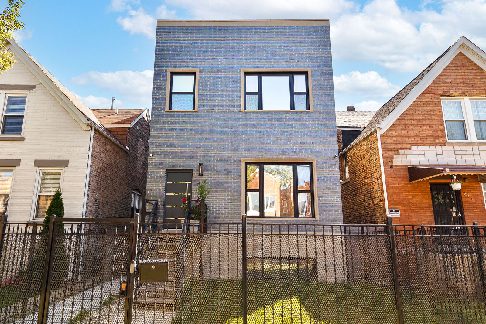 Property Photo:  943 N Central Park Avenue  IL 60651 