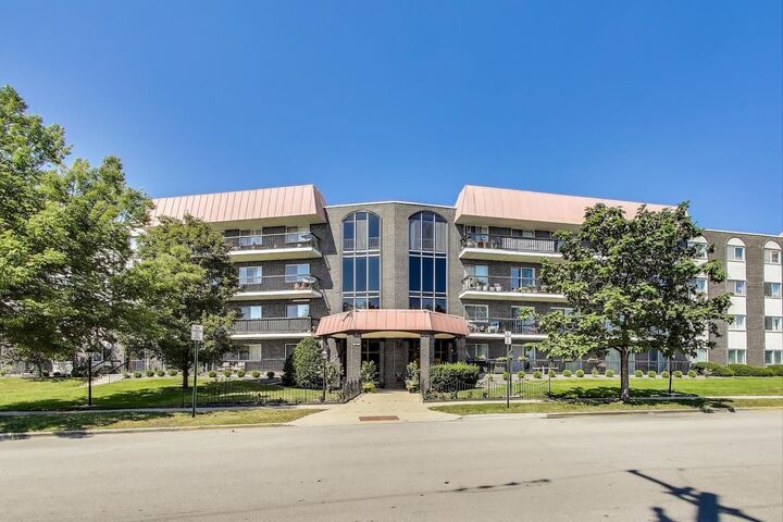 4840 Foster Street 304  Skokie IL 60077 photo