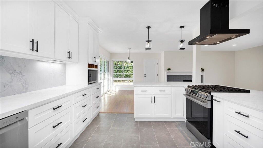 Property Photo:  5275 E 25th Street  CA 90815 