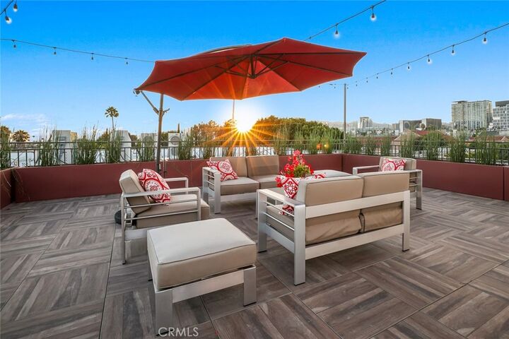 Property Photo:  5820 La Mirada Avenue 202  CA 90038 