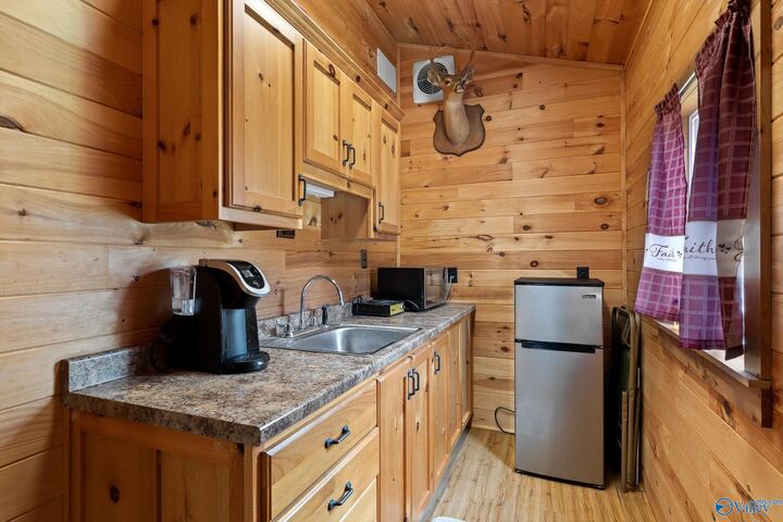 Property Photo: 752 County Road 372 AL 35981