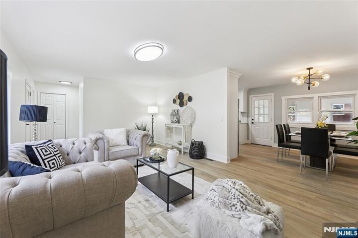 Property Photo:  6 Tamarack Trail  NJ 07460 