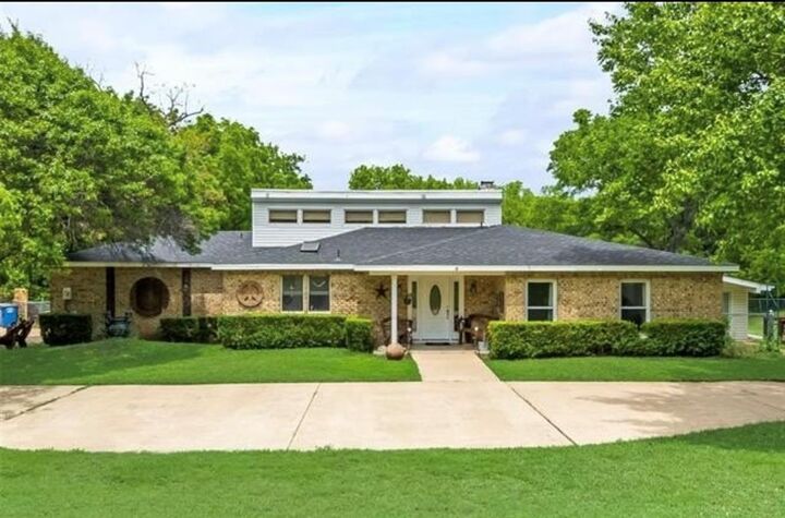 6049 W Red Bird Lane  Dallas TX 75236 photo