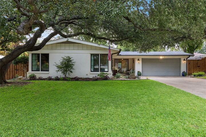 Property Photo: 4416 Stonedale Road TX 76116