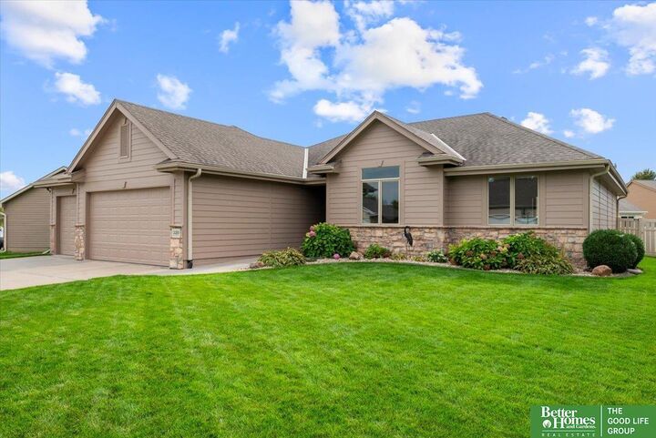 Property Photo:  21205 Stonehaven Court  NE 68028 