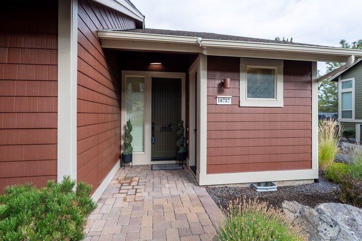 Property Photo: 10787 Village Loop OR 97756