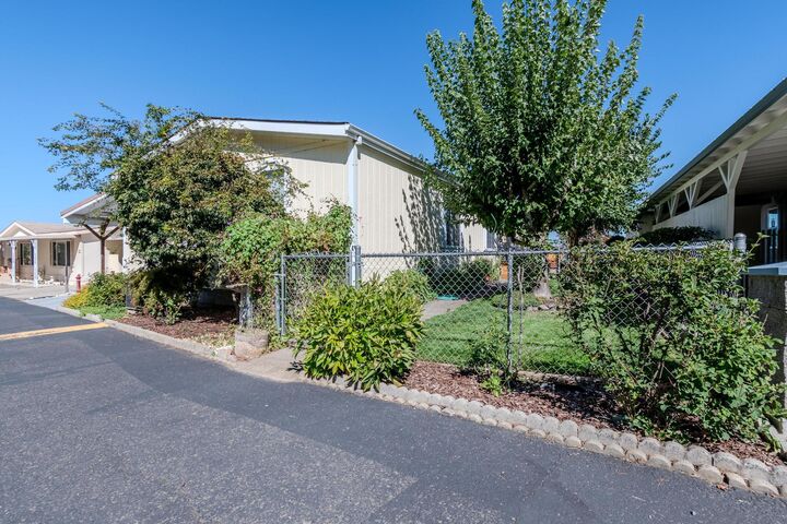Property Photo: 3955 S Stage Road 72 OR 97501