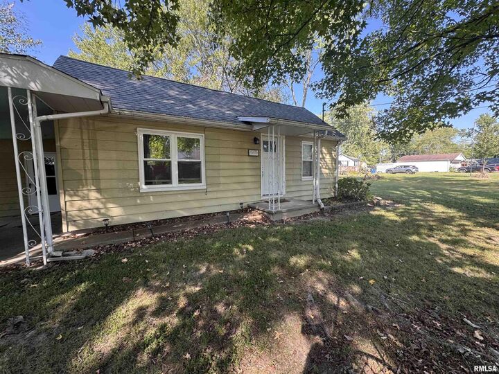 Property Photo:  15679 Bessie Street  IL 62884 